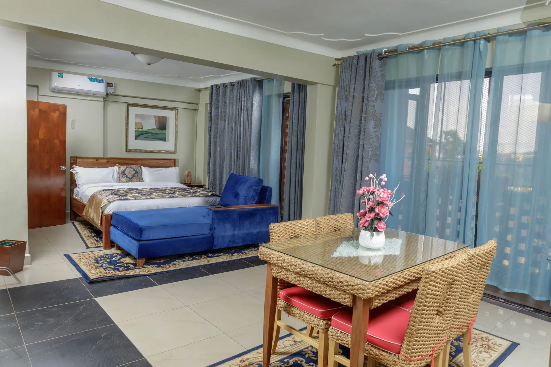 executive suite with breakfast